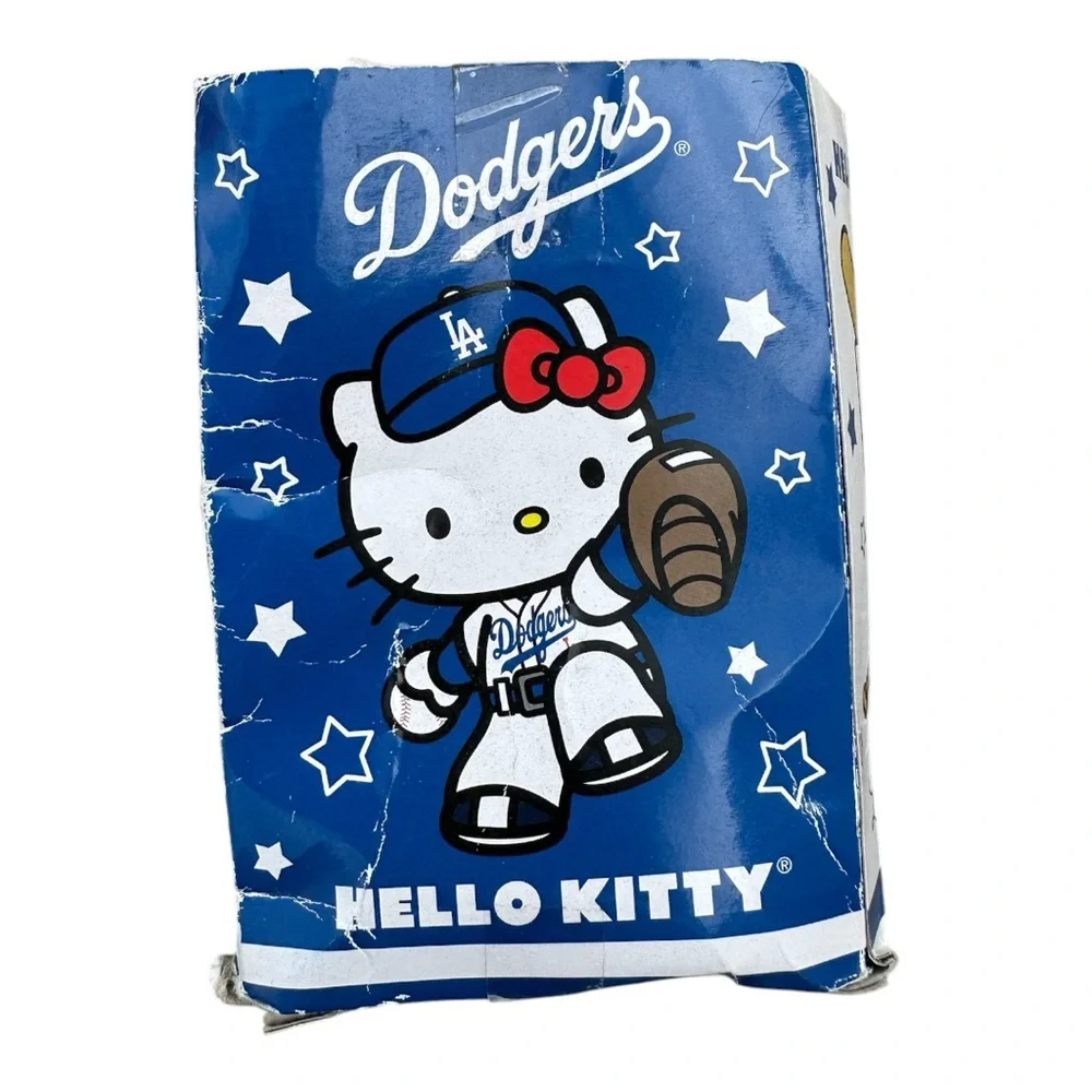 2014 Hello Kitty x Dodgers Bobble head DS - Picture 9 of 13